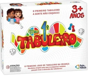 Jogo de tabuleiro "Meu primeiro jogo de tabuleiro" para mais de 3 anos. Caixa branca com a imagem de duas crianças felizes se abraçando no canto superior esquerdo e o título em destaque.