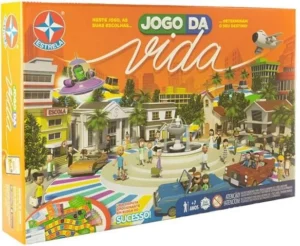 Jogo de tabuleiro infantil entitulado "Jogo da Vida" Consiste na simulação da vida no que toca à compra de casa, trabalho, compras, família, etc. Caixa laranja com desenho de uma praça movimentada.