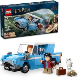 Conjunto LEGO Harry Potter "Flying Ford Anglia", com 165 peças. Inclui o carro voador azul, as minifiguras de Harry Potter e Rony Weasley, além de acessórios como a mala, Edwiges (a coruja) e o rato Perebas. Recomendado para crianças a partir de 7 anos.